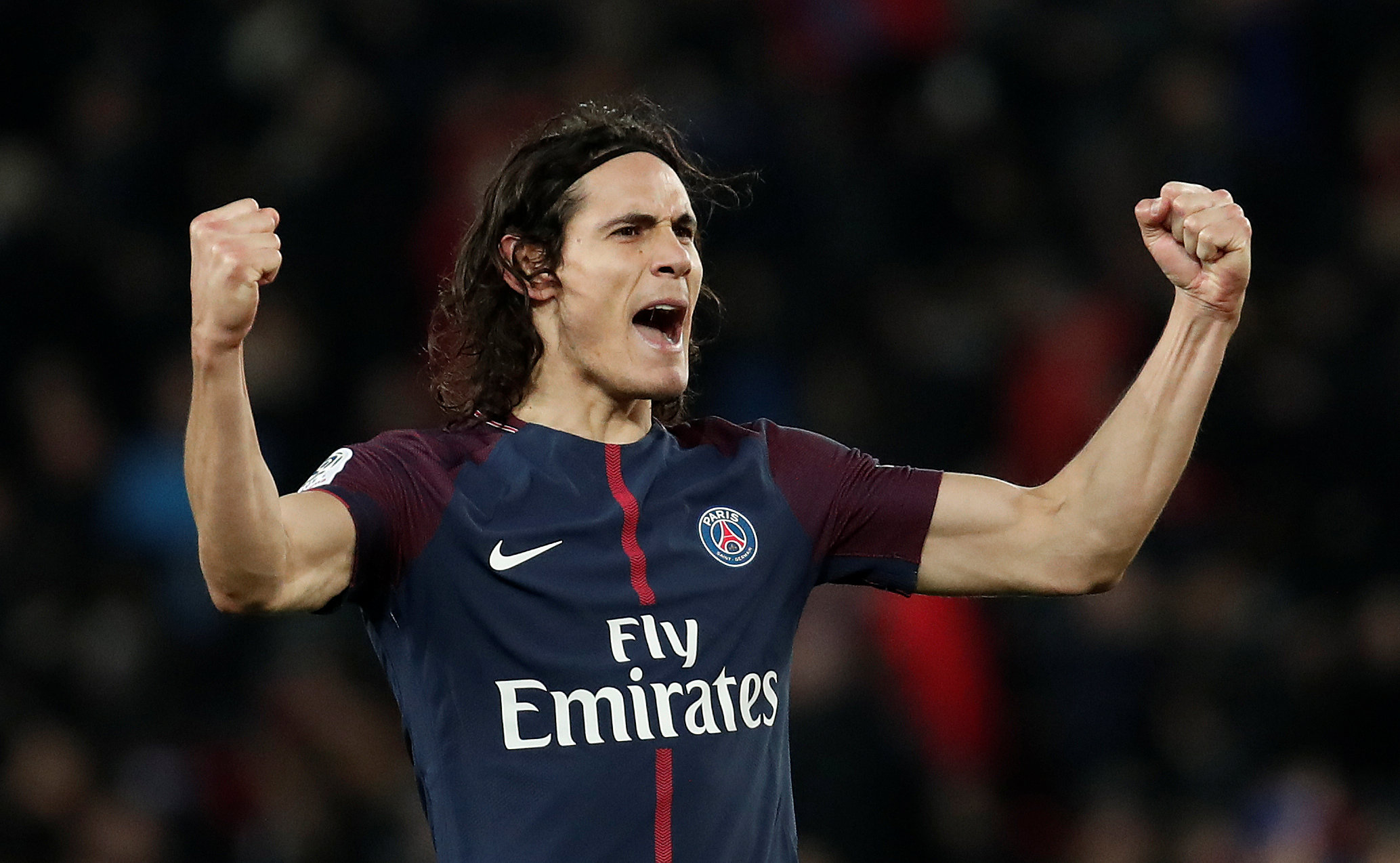 Cavani tỏa sáng với cú đúp bàn thắng vào lưới Strasbourg. Ảnh: REUTERS