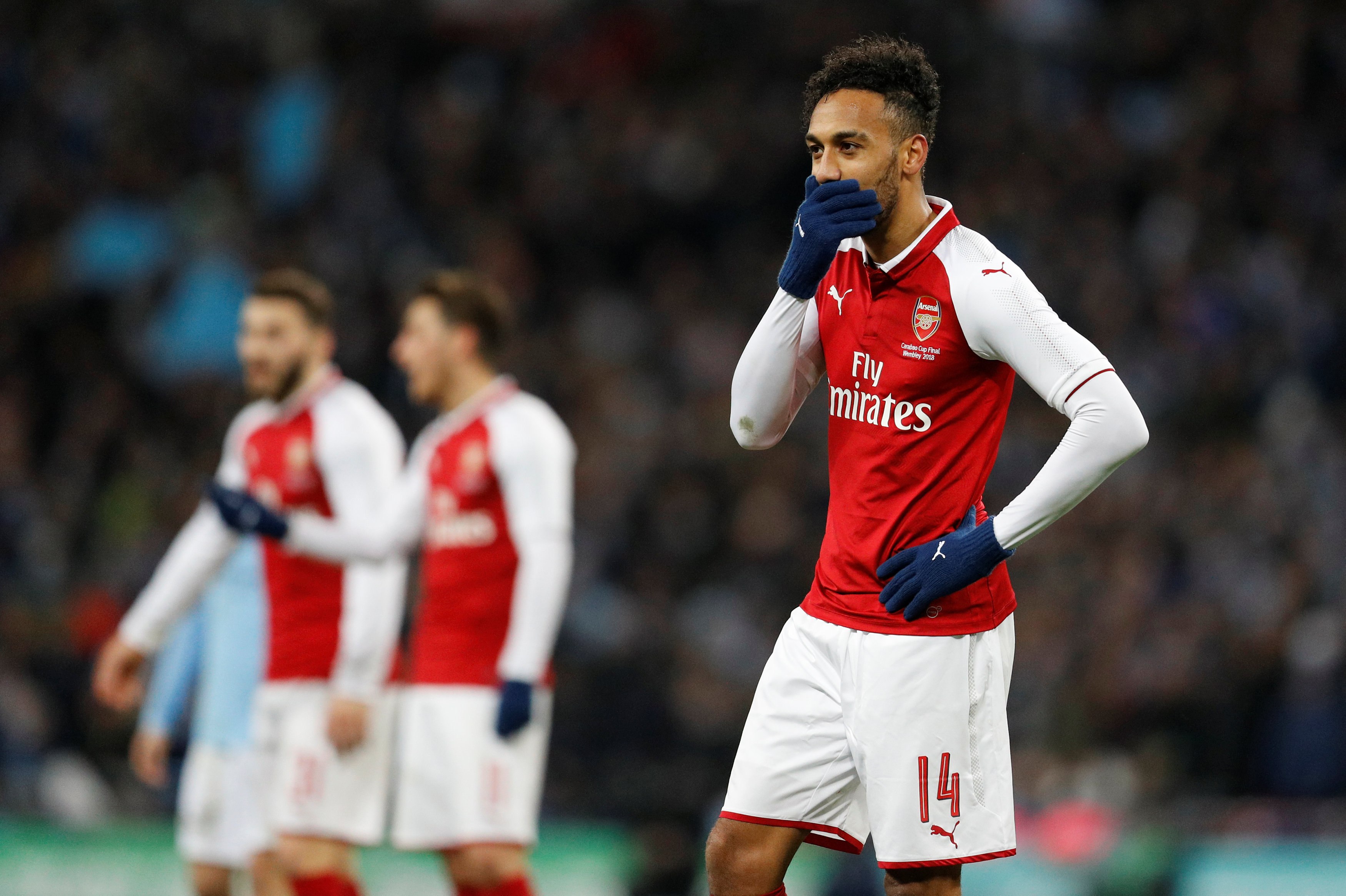 Nỗi thất vọng của các cầu thủ Arsenal sau trận thua M.C. Ảnh: REUTERS
