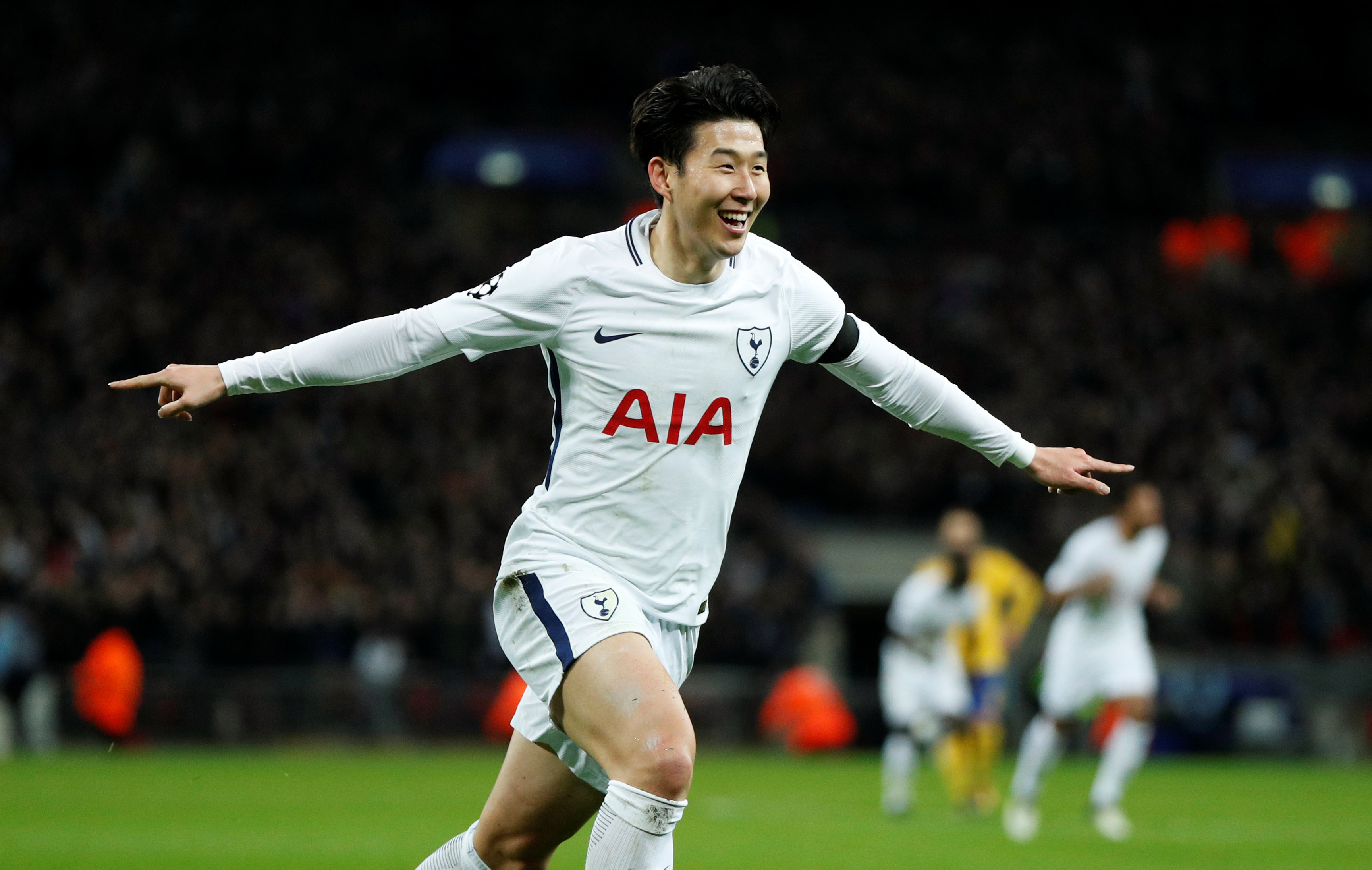 Son Heung-Min ăn mừng bàn mở tỉ số cho Tottenham. Ảnh: REUTERS