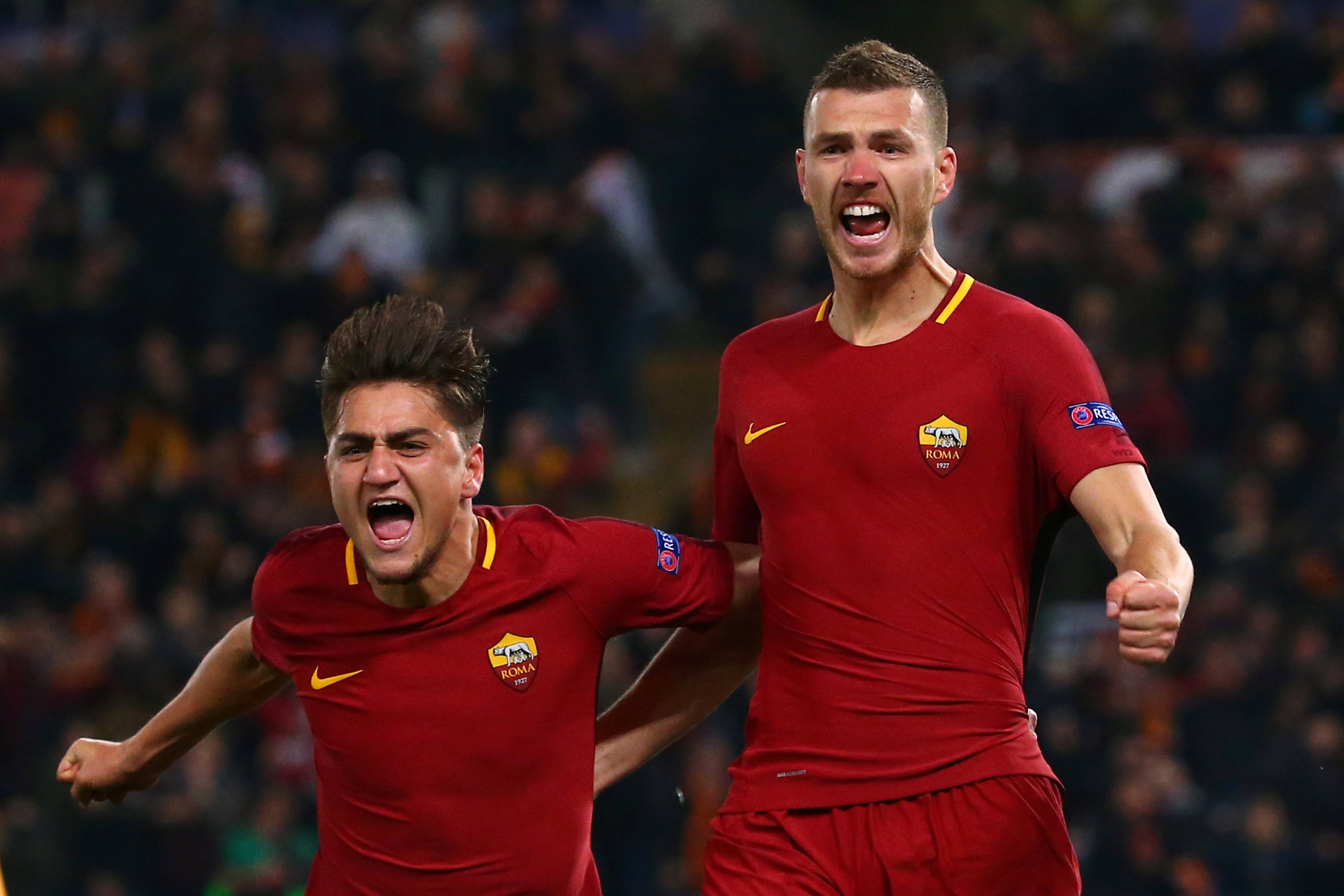 Niềm vui của Dzeko (phải) sau khi ghi bàn cho Roma. Ảnh: REUTERS