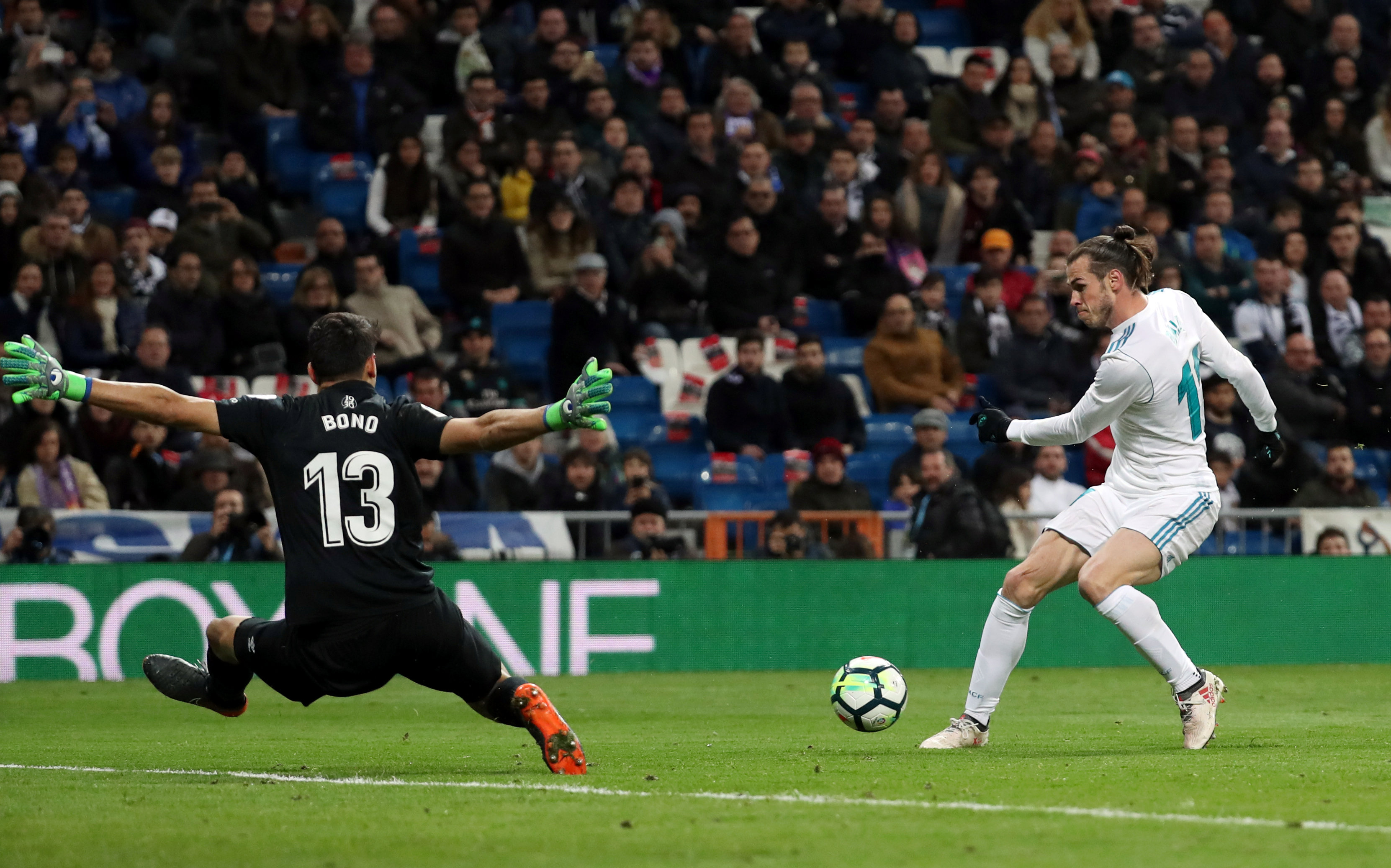 Bale cũng để lại dấu ấn khi đóng góp 1 bàn thắng trong trận R.M hạ Girona 6-1. Ảnh: REUTERS