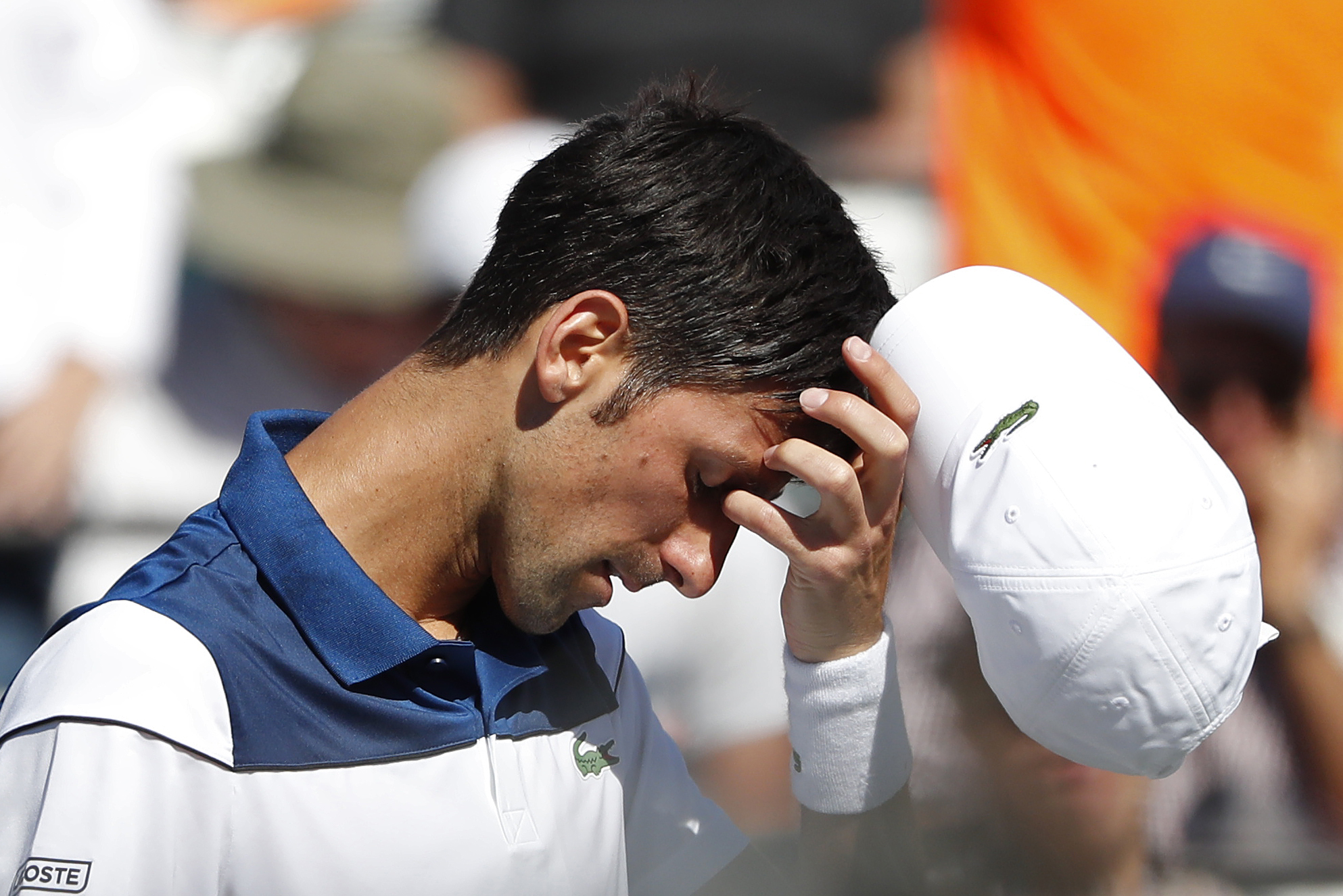 Nỗi thất vọng của Djokovic sau trận thua Paire. Ảnh: REUTERS