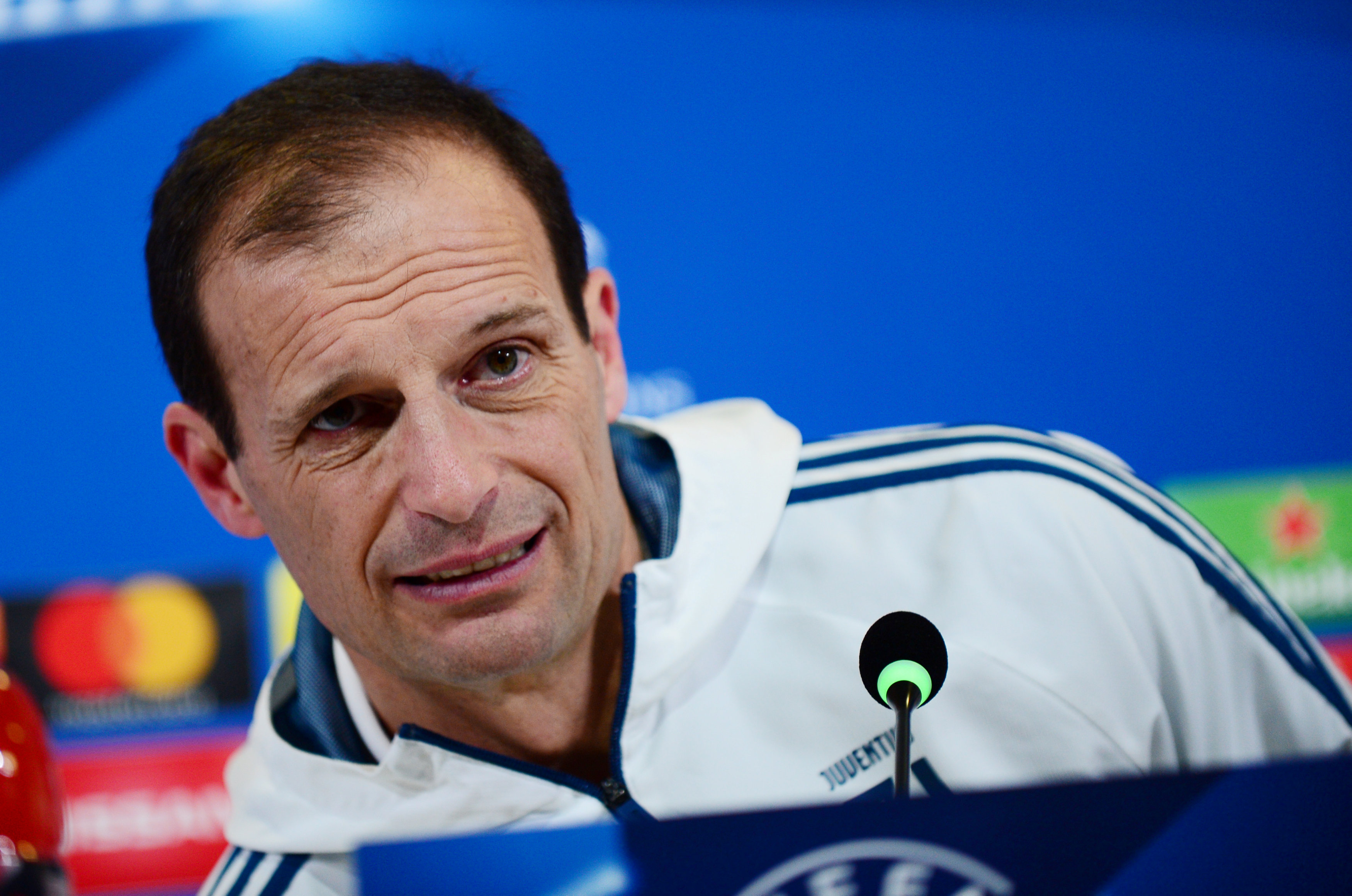 HLV Allegri trong cuộc họp báo trước trận đấu với Real Madrid. Ảnh: REUTERS