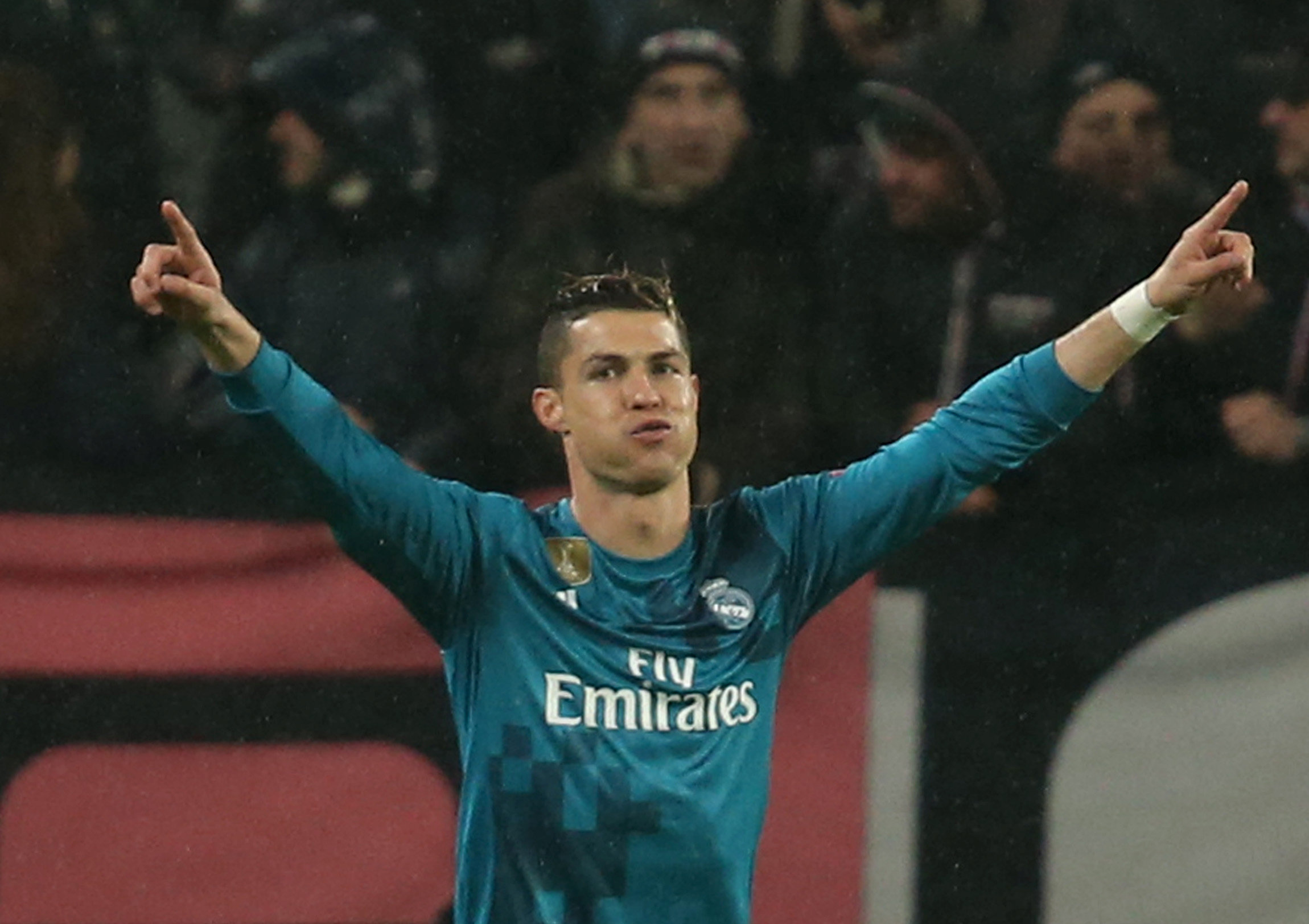 Niềm vui của Ronaldo sau khi ghi bàn cho R.M. Ảnh: REUTERS