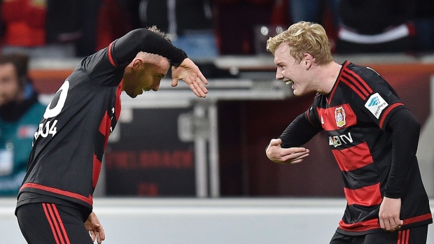 Niềm vui của các cầu thủ Leverkusen sau khi ghi bàn vào lưới Leipzig. Ảnh: GETTY IMAGES