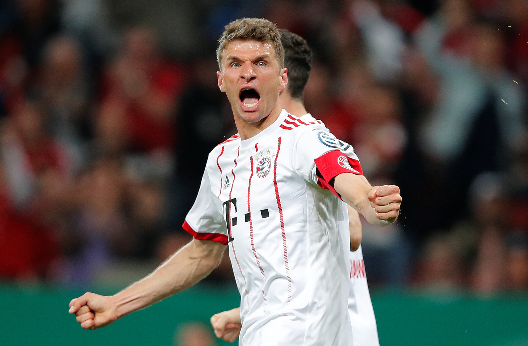 Thomas Mueller tỏa sáng với hat-trick vào lưới Leverkusen. Ảnh: REUTERS