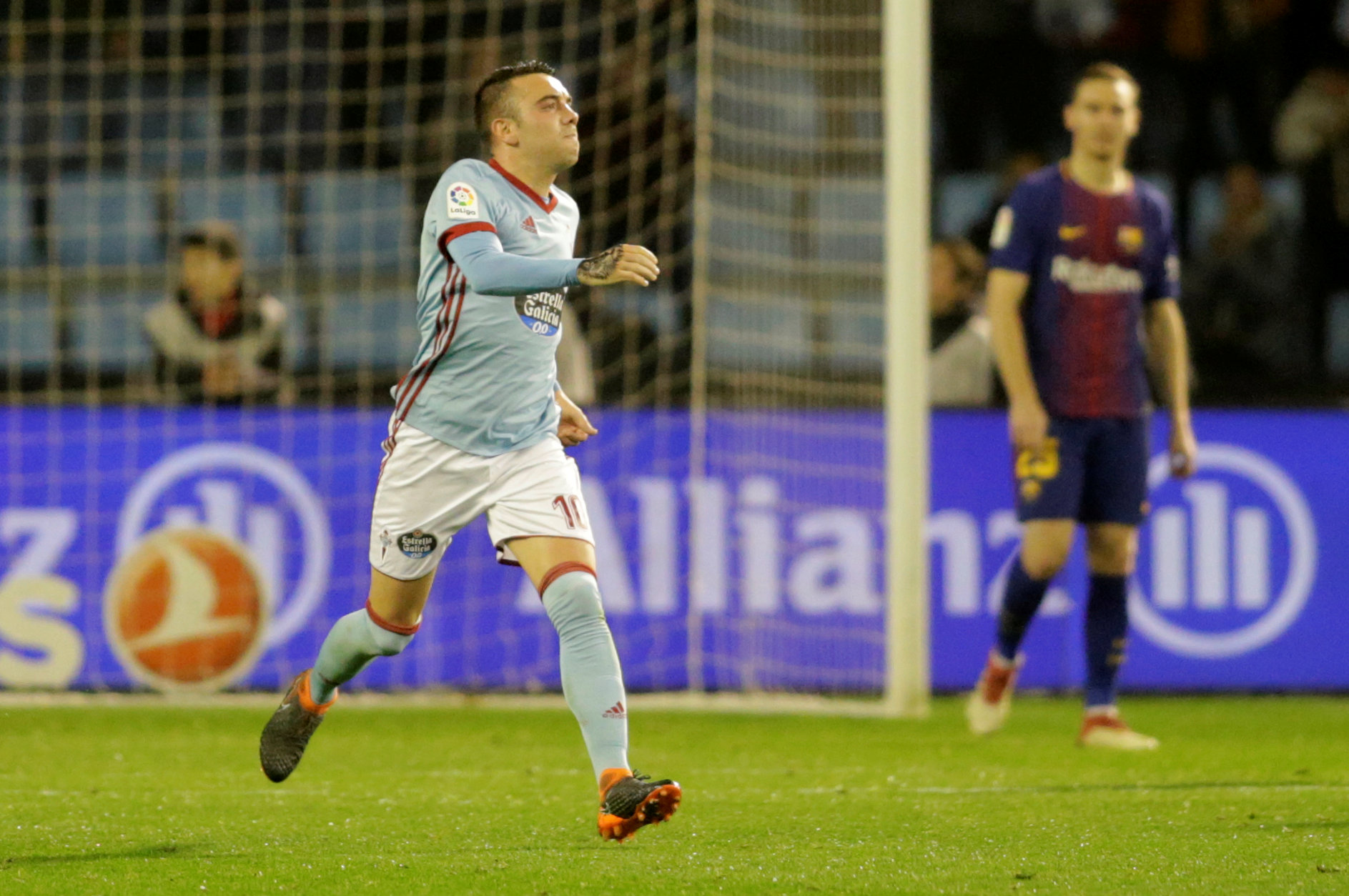 Aspas ăn mừng bàn gỡ 2-2 cho Celta Vigo. Ảnh: REUTERS