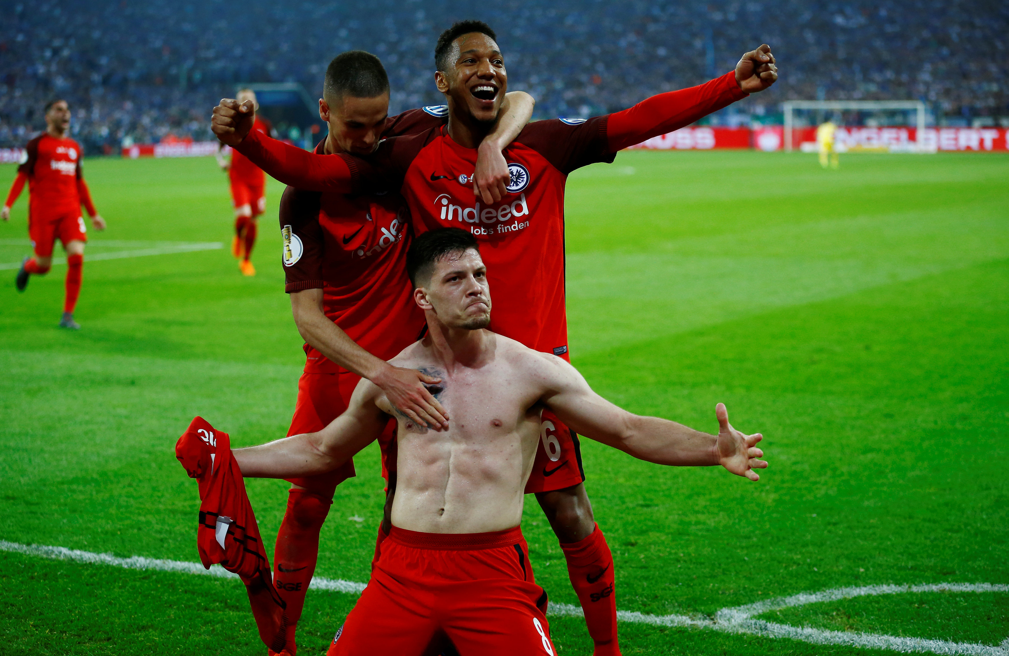 Luka Jovic ăn mừng bàn thắng cho Eintracht Frankfurt. Ảnh: REUTERS