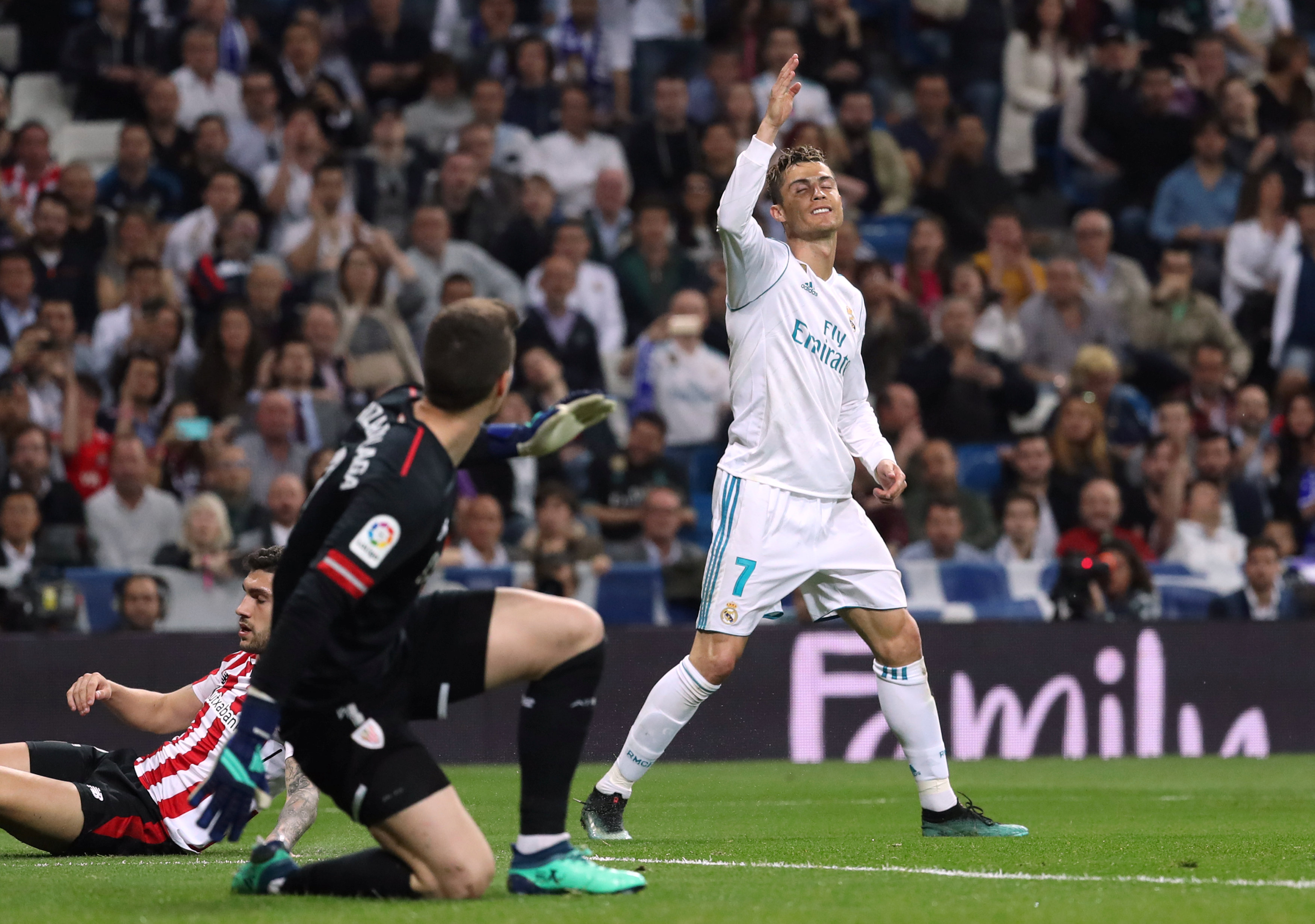 Ronaldo ăn mừng bàn gỡ 1-1 cho R.M. Ảnh: REUTERS