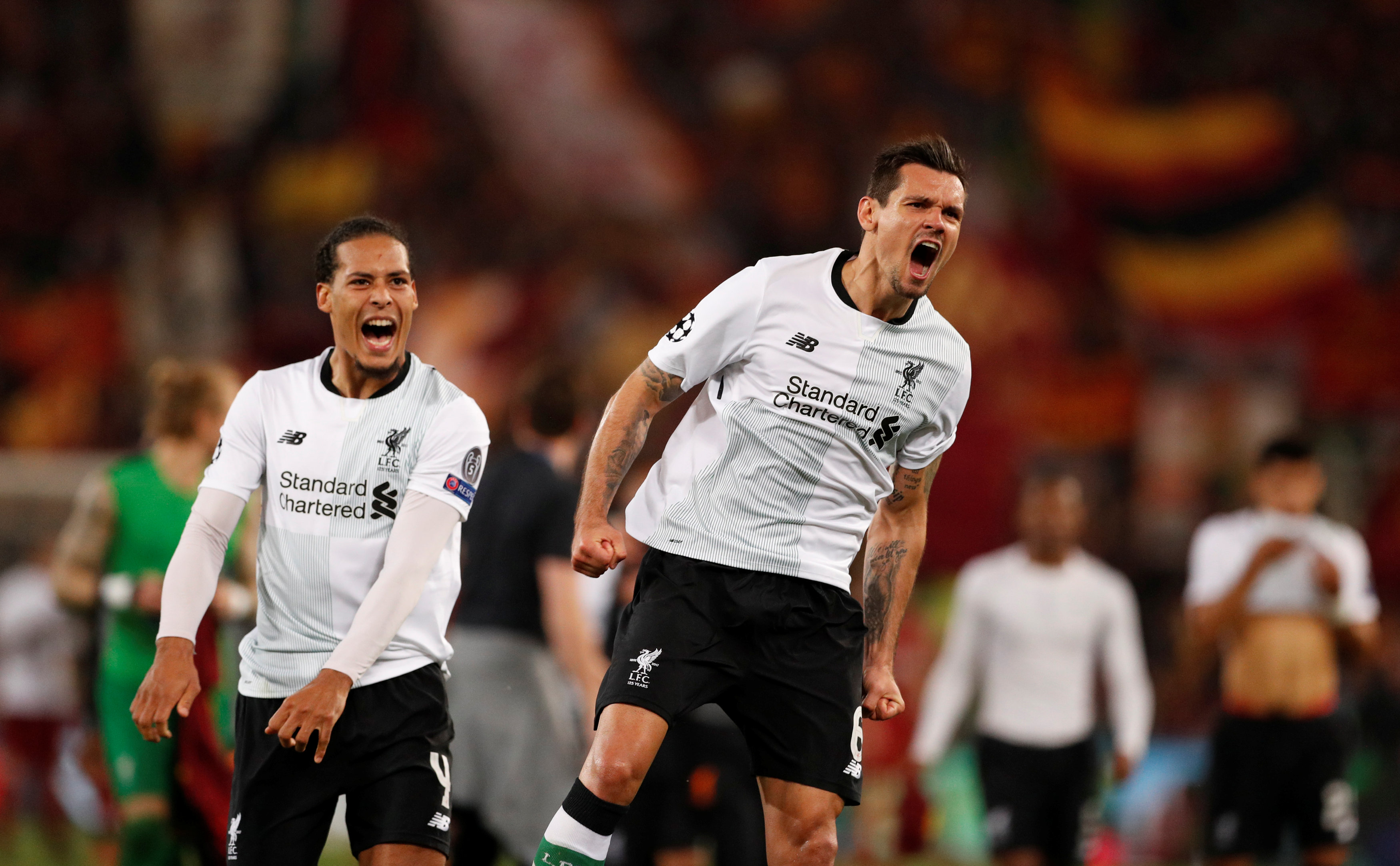 Niềm vui của các cầu thủ Liverpool sau khi đoạt vé vào chung kết. Ảnh: REUTERS